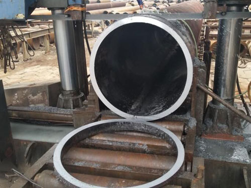 大口徑無(wú)縫鋼管零切加工